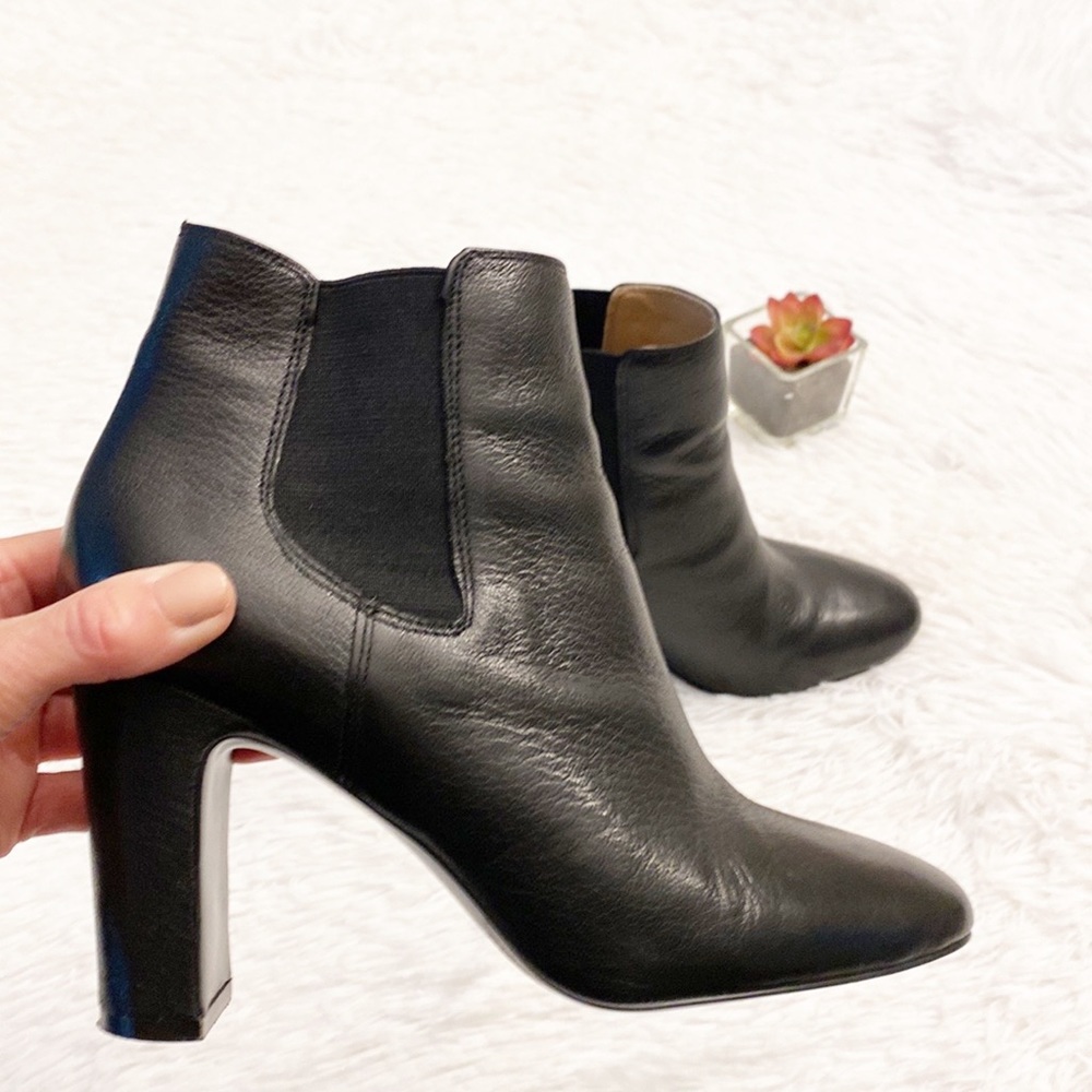 Banana Republic | Black Leather Designer Heel ankle bootie women’s 6.5